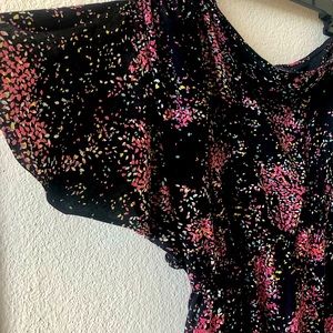 Like new! ✨ One-shoulder Summer Romper with Open-sleeve!